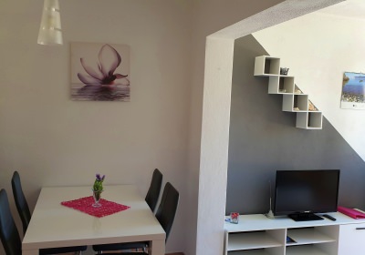 apartman roza, dnevni boravak i blagovaonica